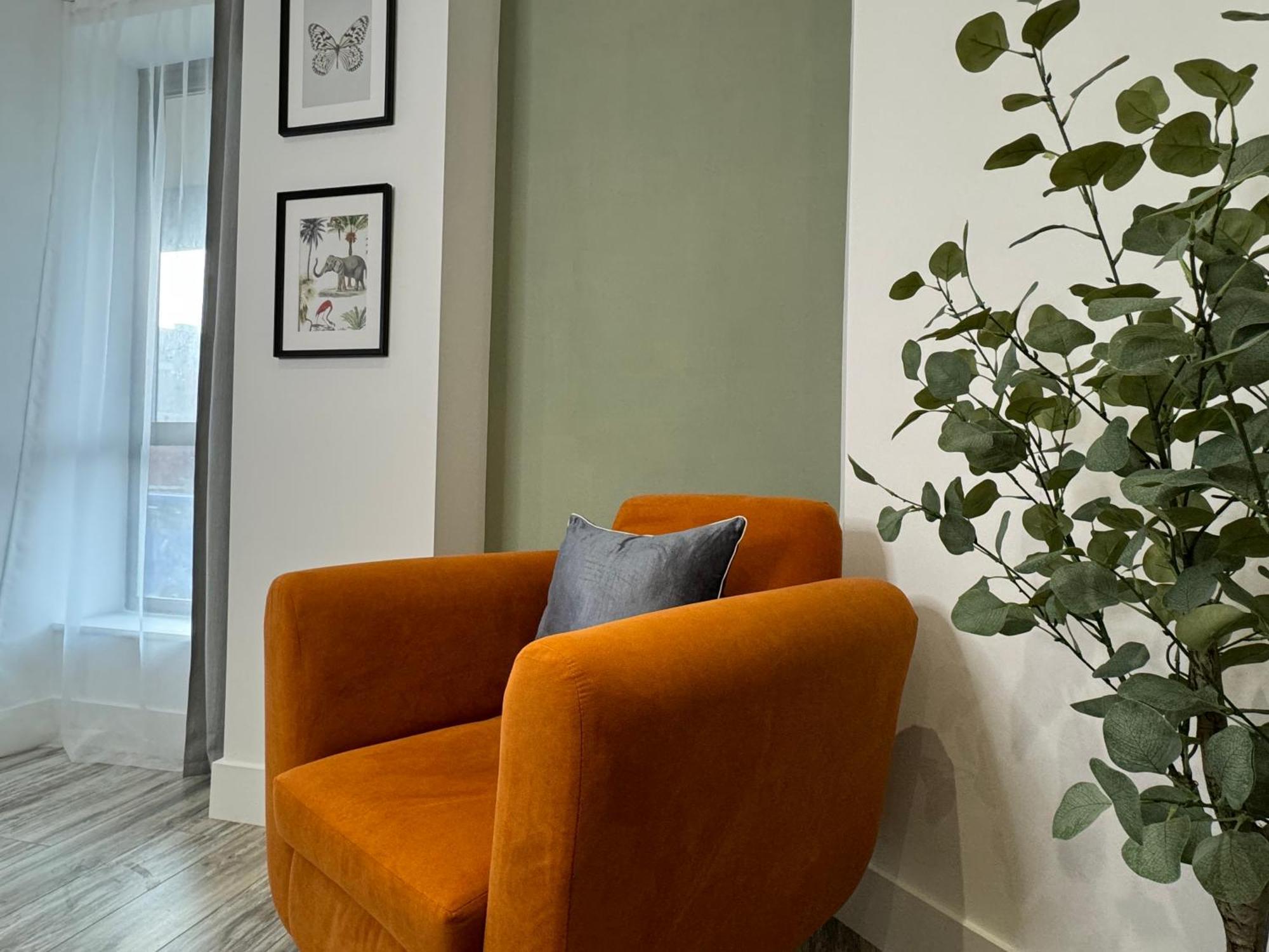 Modern One-Bedroom Apartment Суиндон Экстерьер фото